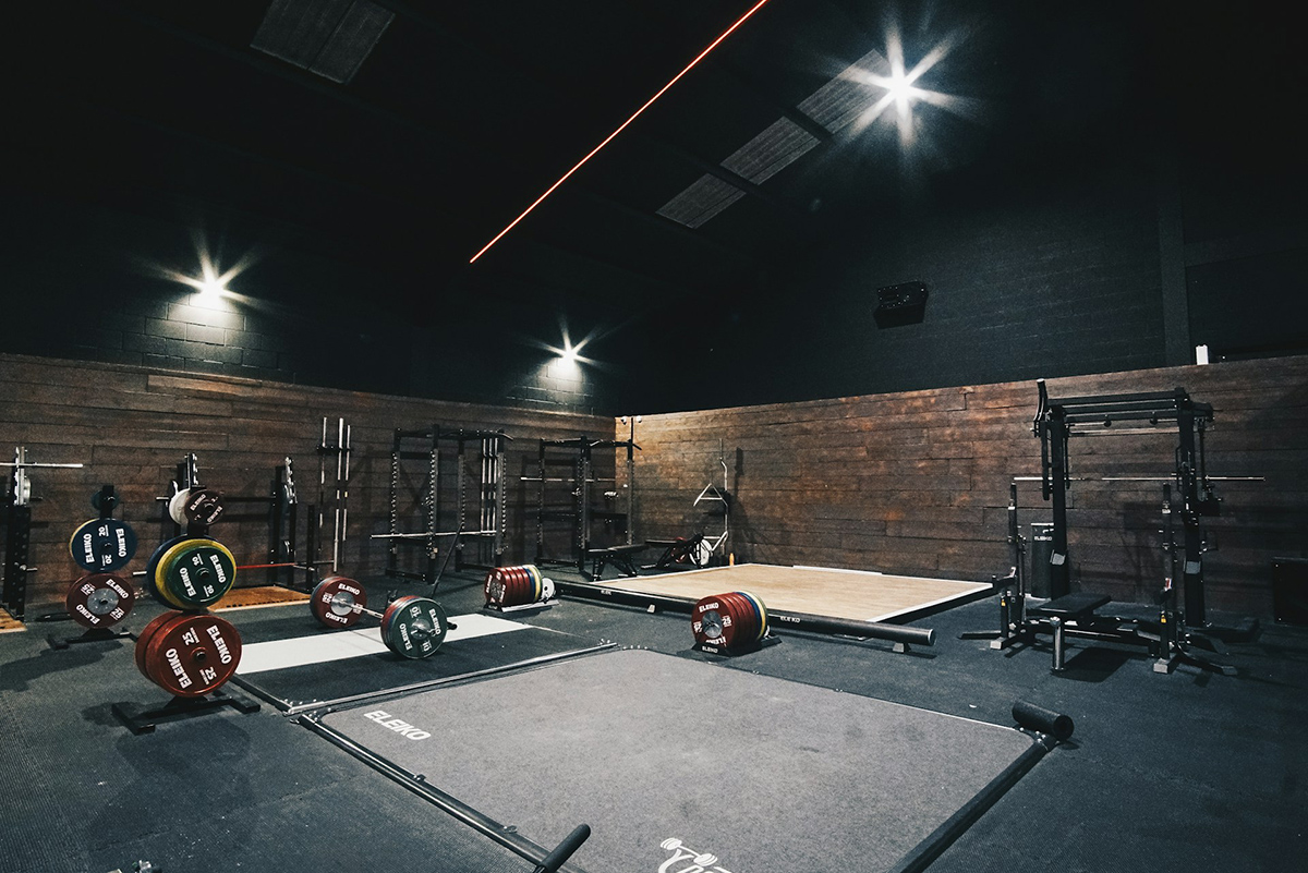 image of a commerical powerlifting gym, made by Windsor Workout Equipment